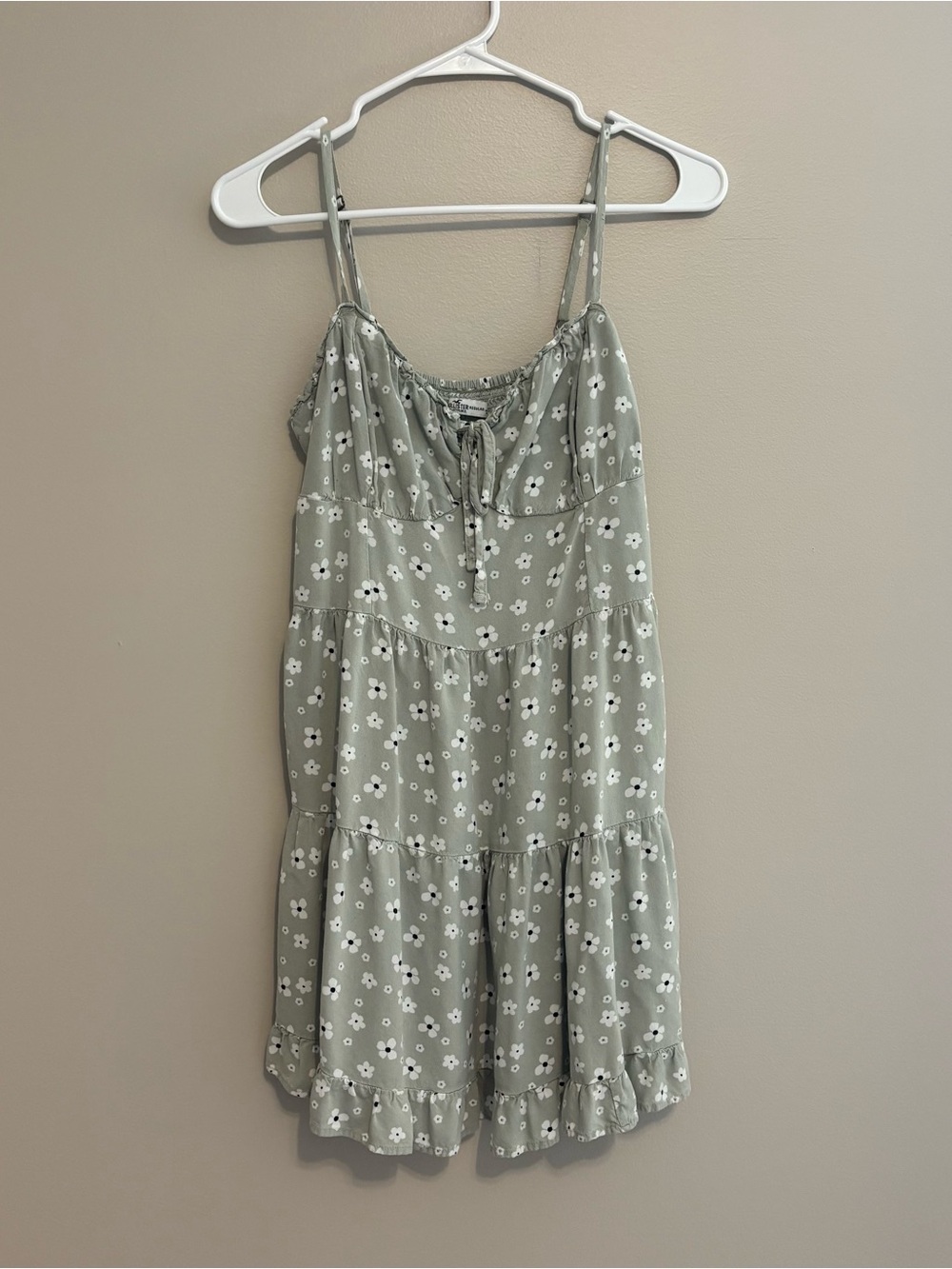 Hollister Sage Green Floral Slip Dress with Ruffle Hem Size Large